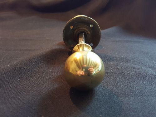 ONE PAIR OF EDWARDIAN BRASS RIMLOCK DOOR KNOBS - ADDITIONAL PHOTO 3