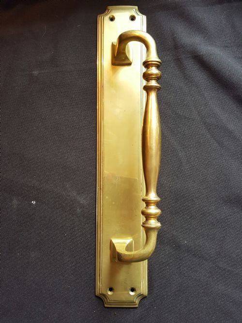 single brass victorian pull handle - CATEGORY: ANTIQUE MISCELLANEOUS - DATED VICTORIAN