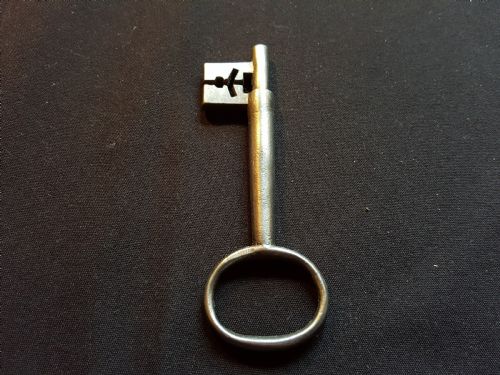 ORIGINAL GEORGIAN CAST STEEL KEY - ADDITIONAL PHOTO 1