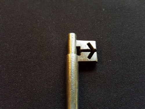 ORIGINAL GEORGIAN CAST STEEL KEY - ADDITIONAL PHOTO 3
