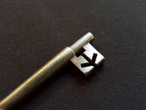 ORIGINAL GEORGIAN CAST STEEL KEY - ADDITIONAL PHOTO 4