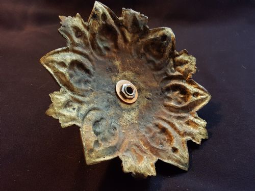 VICTORIAN CAST BRASS CEILING ROSE - ADDITIONAL PHOTO 5