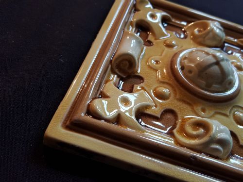 ONE SINGULAR VICTORIAN CERAMIC TILE - ADDITIONAL PHOTO 2
