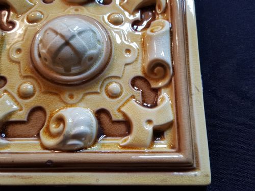 ONE SINGULAR VICTORIAN CERAMIC TILE - ADDITIONAL PHOTO 4