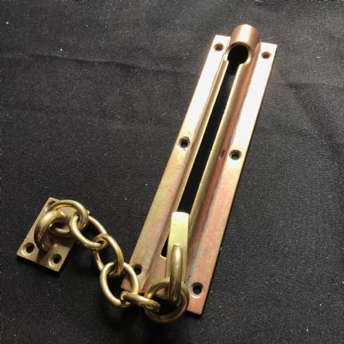 fig 1. A solid brass Victorian night door chain featuring a slotted slider backplate, a small mounting plate, and connecting oval chain links.