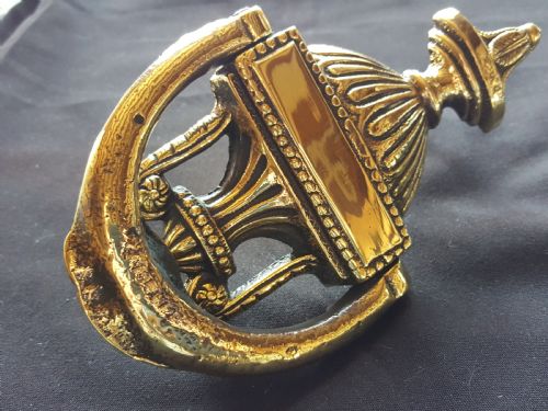 VICTORIAN BRASS URN DOOR KNOCKER - ADDITIONAL PHOTO 1