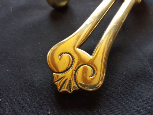 VICTORIAN BRASS DOOR KNOCKER - ADDITIONAL PHOTO 1
