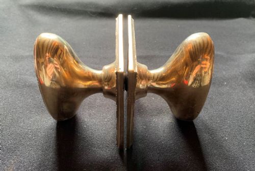 SA071 PAIR OF BRONZE REGENCY DOOR KNOBS - ADDITIONAL PHOTO 5