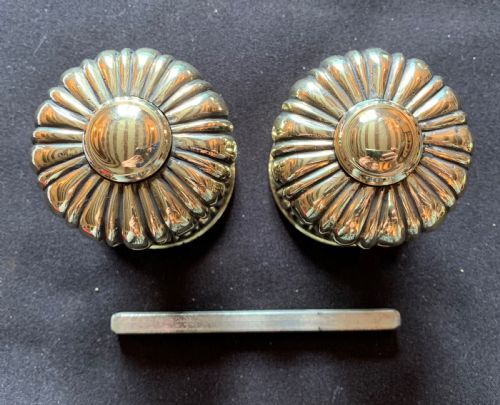 ONE PAIR OF BRASS VICTORIAN RIM LOCK DOOR KNOBS - ADDITIONAL PHOTO 1