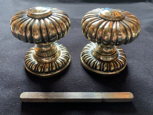 ONE PAIR OF BRASS VICTORIAN RIM LOCK DOOR KNOBS - ADDITIONAL PHOTO 2