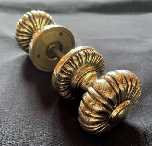 ONE PAIR OF BRASS VICTORIAN RIM LOCK DOOR KNOBS - ADDITIONAL PHOTO 5