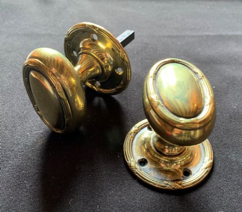one pair of brass regency oval door knobs - CATEGORY: ANTIQUE MISCELLANEOUS - DATED REGENCY