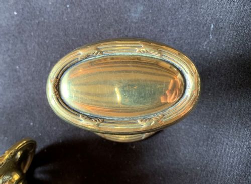 ONE PAIR OF BRASS REGENCY OVAL DOOR KNOBS - ADDITIONAL PHOTO 4