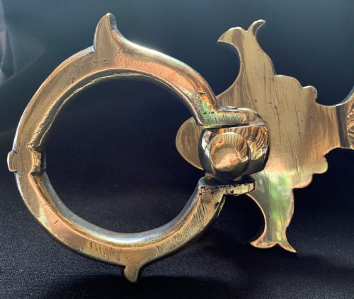 SA052 BRASS VICTORIAN DOOR KNOCKER - ADDITIONAL PHOTO 3