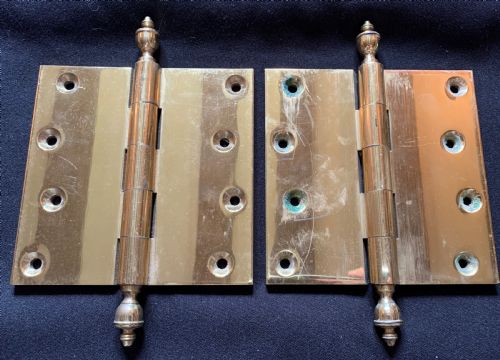 SA067 PAIR OF BRASS VICTORIAN FINIAL DOOR HINGES - ADDITIONAL PHOTO 2