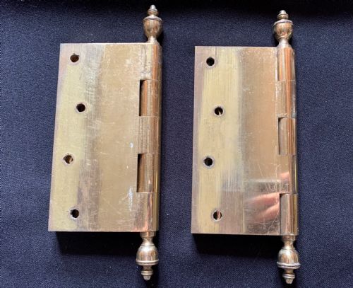 SA127 PAIR OF BRASS VICTORIAN URN FINIAL DOOR HINGES - ADDITIONAL PHOTO 1