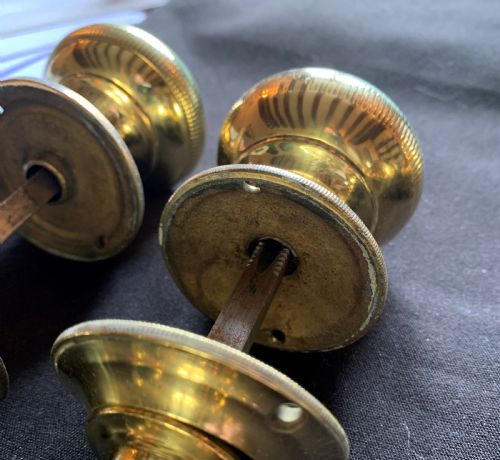 FIVE PAIRS OF BRASS VICTORIAN DOOR KNOBS - ADDITIONAL PHOTO 3