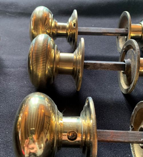 FIVE PAIRS OF BRASS VICTORIAN DOOR KNOBS - ADDITIONAL PHOTO 4