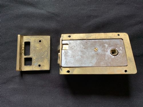 SA089 BRASS ART NOUVEAU DOOR LOCK WITH MATCHING DOOR KNOBS - ADDITIONAL PHOTO 5