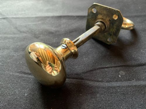 ONE BRASS GEORGIAN RING PULL DOOR KNOB - ADDITIONAL PHOTO 4