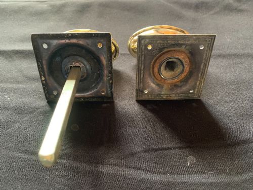 SA018 PAIR OF BRASS REGENCY OVAL DOOR KNOBS - ADDITIONAL PHOTO 4