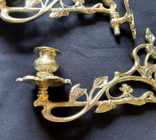 ONE PAIR OF BRASS VICTORIAN CANDLE SCONCES - ADDITIONAL PHOTO 3