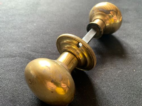 ONE PAIR OF BRASS GEORGIAN RIM LOCK DOOR KNOBS - ADDITIONAL PHOTO 2