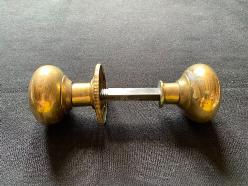 ONE PAIR OF BRASS GEORGIAN RIM LOCK DOOR KNOBS - ADDITIONAL PHOTO 3