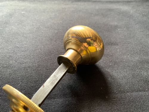 ONE PAIR OF BRASS GEORGIAN RIM LOCK DOOR KNOBS - ADDITIONAL PHOTO 4