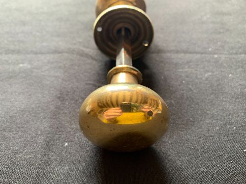 ONE PAIR OF BRASS GEORGIAN RIM LOCK DOOR KNOBS - ADDITIONAL PHOTO 6