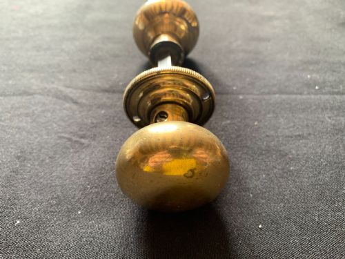 ONE PAIR OF BRASS GEORGIAN RIM LOCK DOOR KNOBS - ADDITIONAL PHOTO 7
