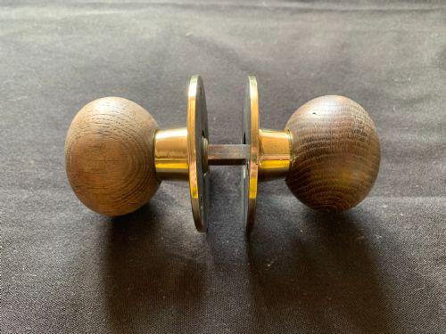 SA148 PAIR OF BRASS WOODEN VICTORIAN DOOR KNOBS - ADDITIONAL PHOTO 5
