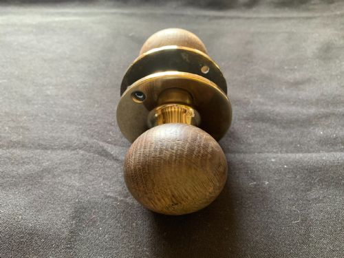 SA148 PAIR OF BRASS WOODEN VICTORIAN DOOR KNOBS - ADDITIONAL PHOTO 6