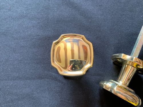 SA010 PAIR OF BRASS VICTORIAN DOOR KNOBS - ADDITIONAL PHOTO 3