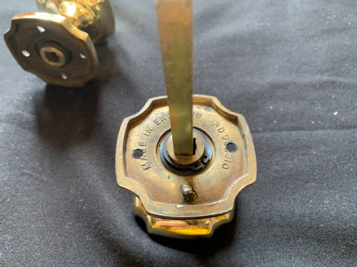 SA010 PAIR OF BRASS VICTORIAN DOOR KNOBS - ADDITIONAL PHOTO 6