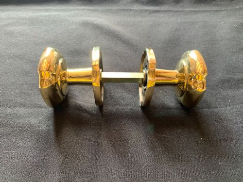 SA010 PAIR OF BRASS VICTORIAN DOOR KNOBS - ADDITIONAL PHOTO 7