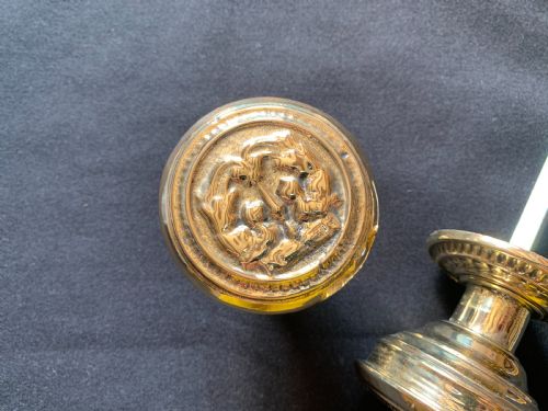 SA86 PAIR OF BRASS VICTORIAN DOOR KNOBS - ADDITIONAL PHOTO 3