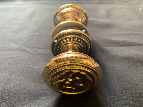 SA86 PAIR OF BRASS VICTORIAN DOOR KNOBS - ADDITIONAL PHOTO 7