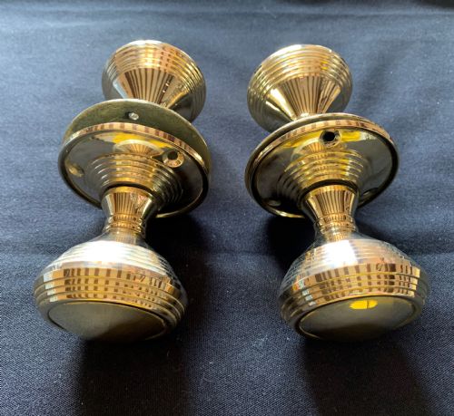 SA042 TWO PAIRS OF BRASS VICTORIAN BEEHIVE DOOR KNOBS - ADDITIONAL PHOTO 4