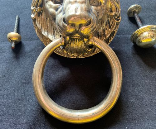 ONE LARGE BRASS VICTORIAN LION HEAD DOOR KNOCKER - ADDITIONAL PHOTO 1
