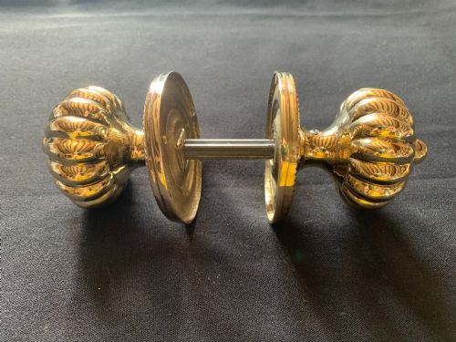 ONE PAIR OF BRASS VICTORIAN DOOR KNOBS - ADDITIONAL PHOTO 4