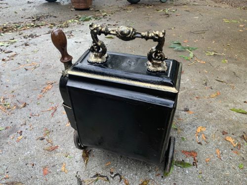 ONE CAST IRON VICTORIAN BLACK COAL BUCKET MATCHING SHOVEL - ADDITIONAL PHOTO 1