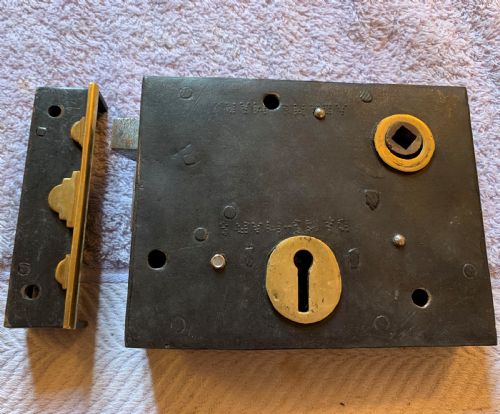 SA050 BLACK MILD STEEL EDWARDIAN DOOR LOCK KEY KEEP - ADDITIONAL PHOTO 2