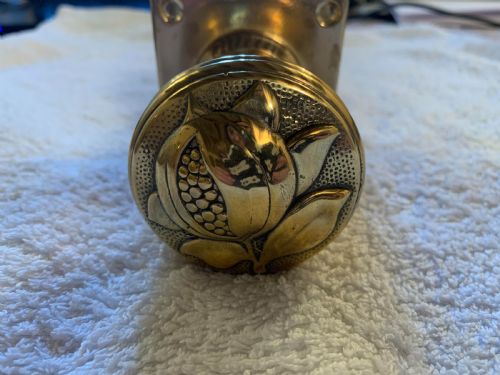 THREE PAIRS OF IDENTICAL ARTS CRAFTS FLORAL DOOR KNOBS - ADDITIONAL PHOTO 3