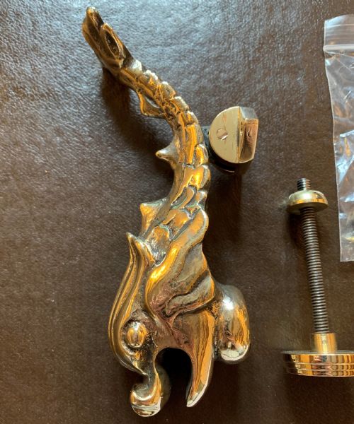 SA023 ONE BRASS VICTORIAN MALTESE DOLPHIN DOOR KNOCKER WITH STRIKING PLATE - ADDITIONAL PHOTO 2