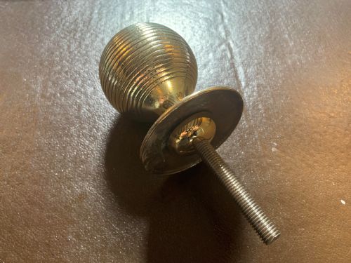 SA070 ONE BRASS VICTORIAN BEE HIVE CENTRE DOOR KNOB - ADDITIONAL PHOTO 3