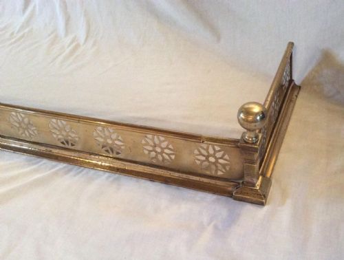 SA029 VICTORIAN BRASS FLOWER PIERCED FIREPLACE FENDER - ADDITIONAL PHOTO 1