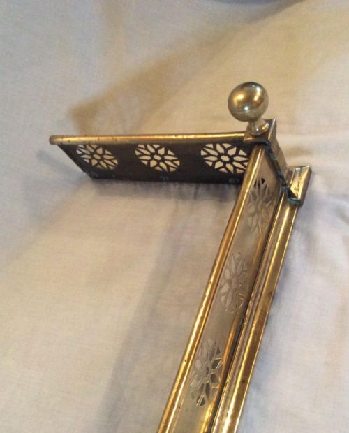 SA029 VICTORIAN BRASS FLOWER PIERCED FIREPLACE FENDER - ADDITIONAL PHOTO 2
