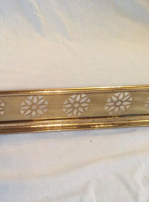SA029 VICTORIAN BRASS FLOWER PIERCED FIREPLACE FENDER - ADDITIONAL PHOTO 4