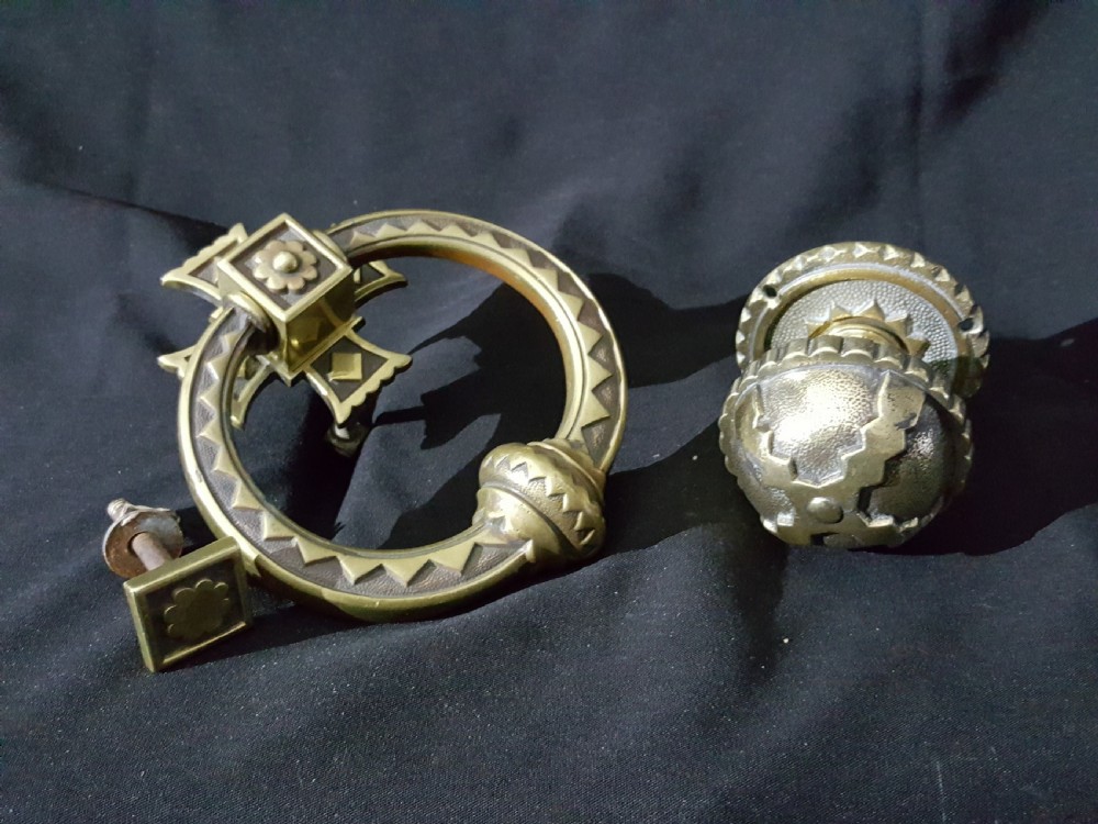 Brass Victorian (Gothic) Door Door Knocker & Door Knob Set. View VII